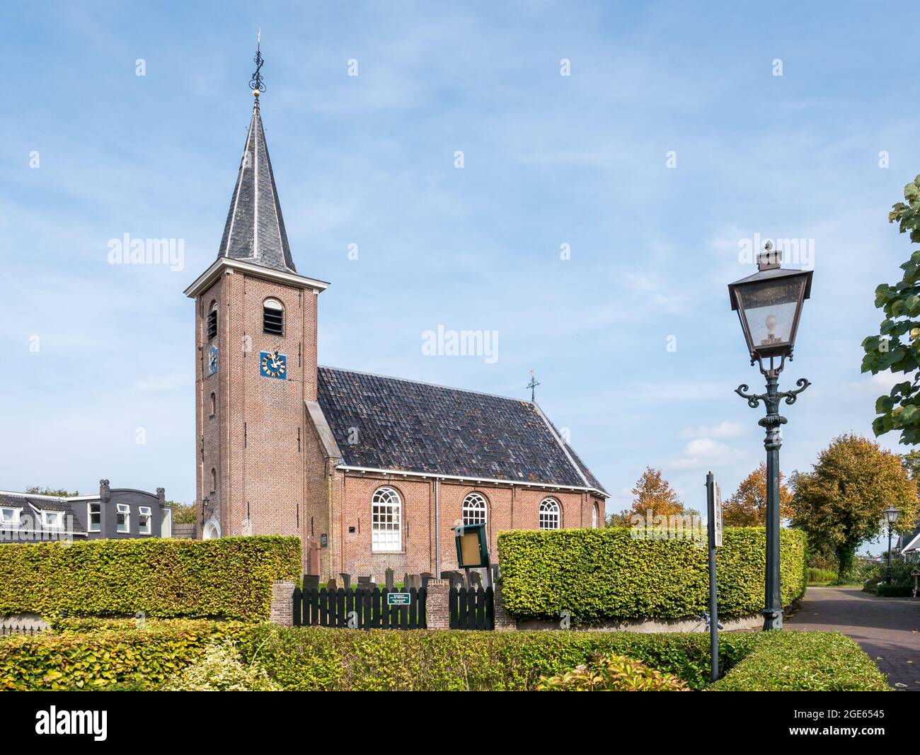 Holländische reformierte Kirche im Dorf Earnewald, Alde Feanen, Friesland, Niederlande Stockfoto