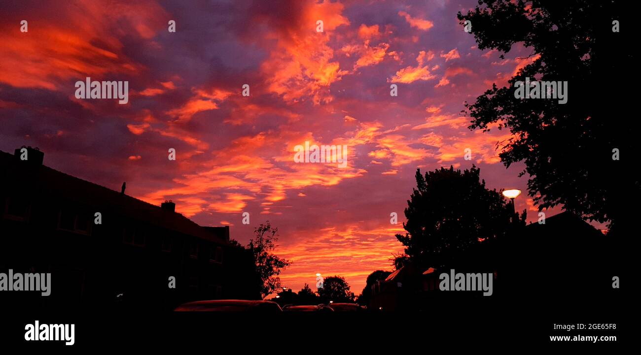 Himmel in Flammen Stockfoto