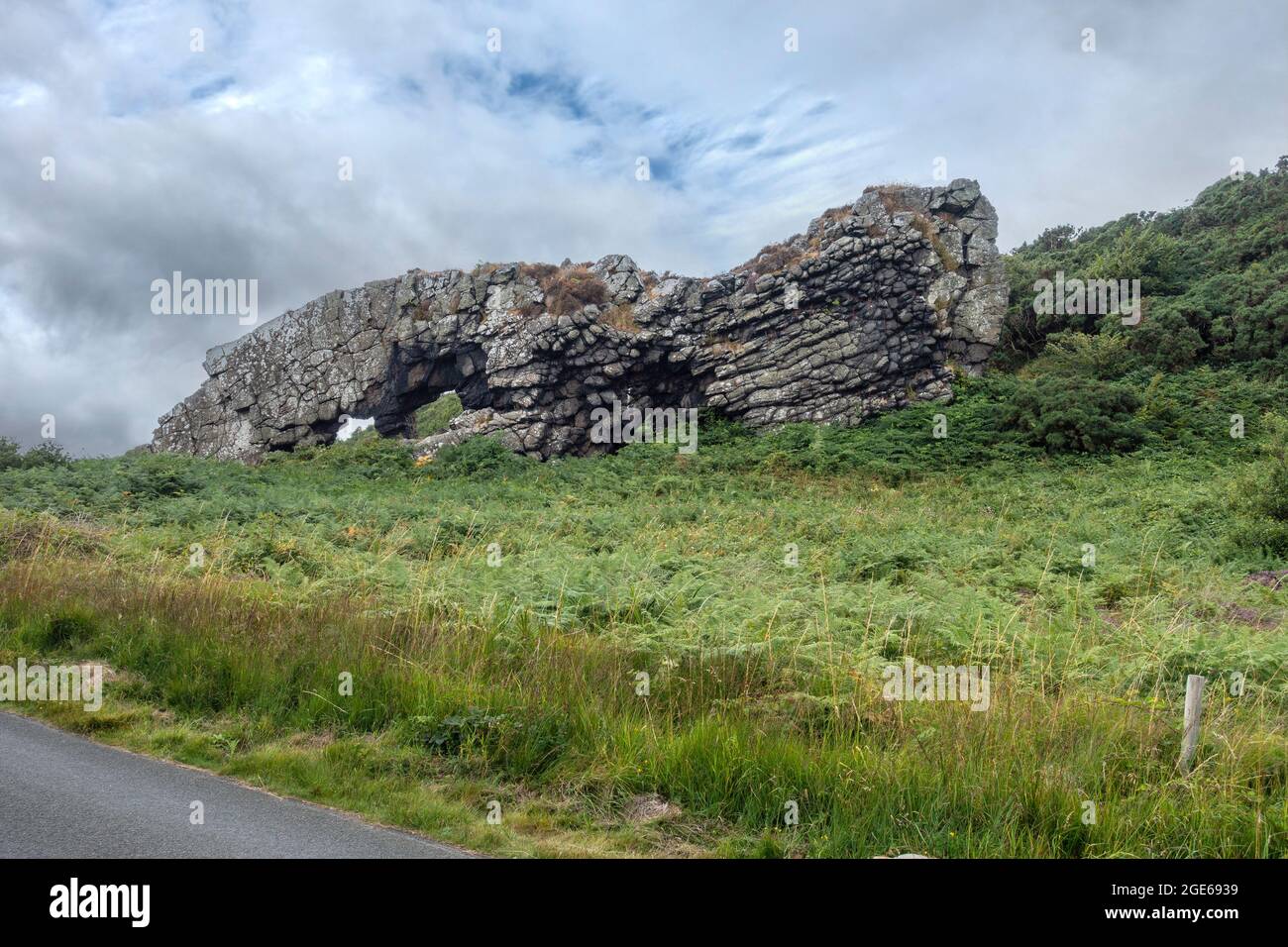 Lion Rock, ein Labradorit-Deich, der aus altem Sandstein auf der Insel Great Cumbrae in North Ayrshire, Schottland, extrudiert wurde. Stockfoto