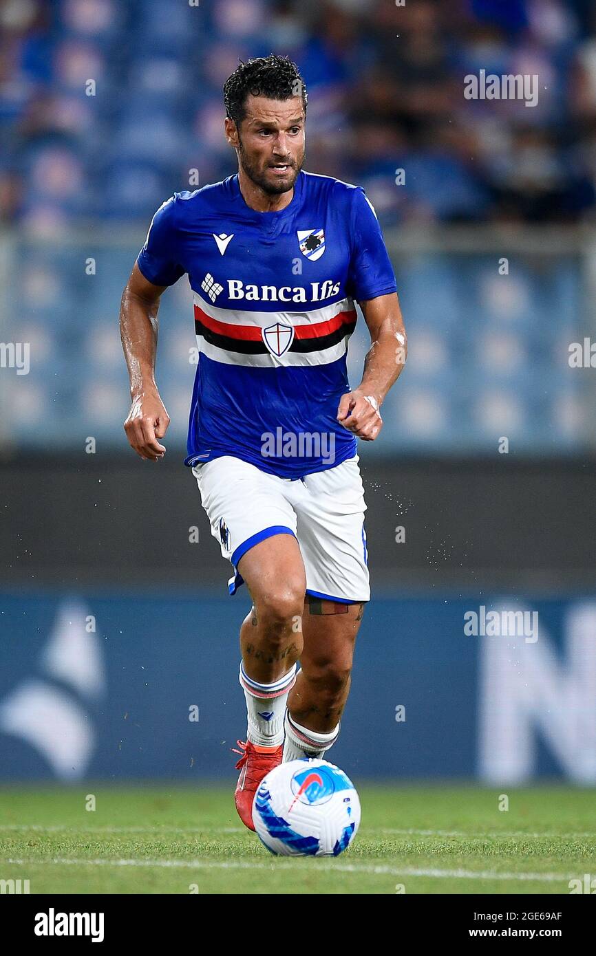 Genua, Italien. 16. August 2021. Antonio Candreva von UC Sampdoria in Aktion während des Fußballspiels von Coppa Italia zwischen UC Sampdoria und US Alessandria. UC Sampdoria gewann 3-2 gegen US Alessandria. Kredit: Nicolò Campo/Alamy Live Nachrichten Stockfoto