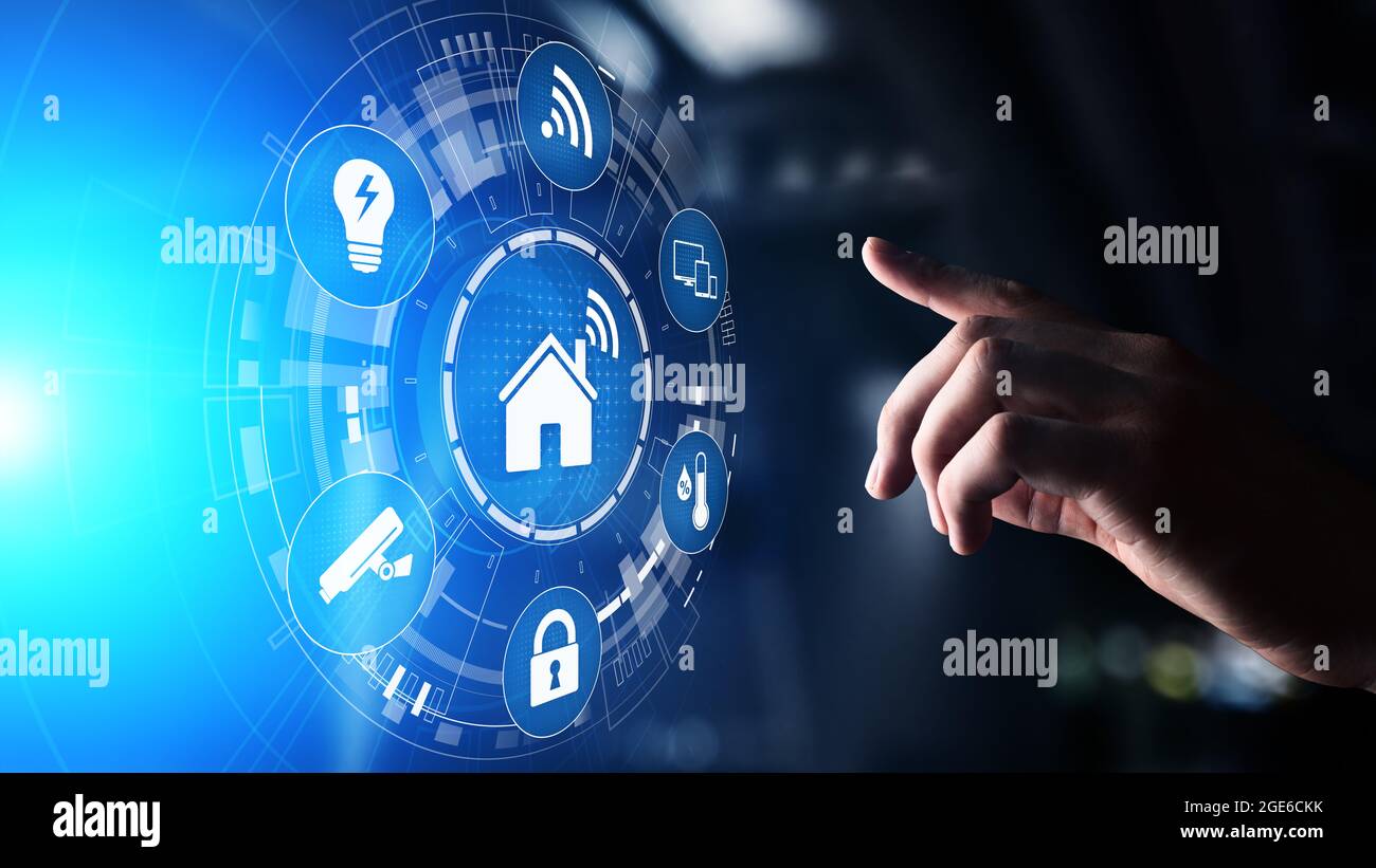 Smart Home Bedienfeld auf virtuellem Bildschirm. Technologiekonzept IOT und Automation Stockfoto