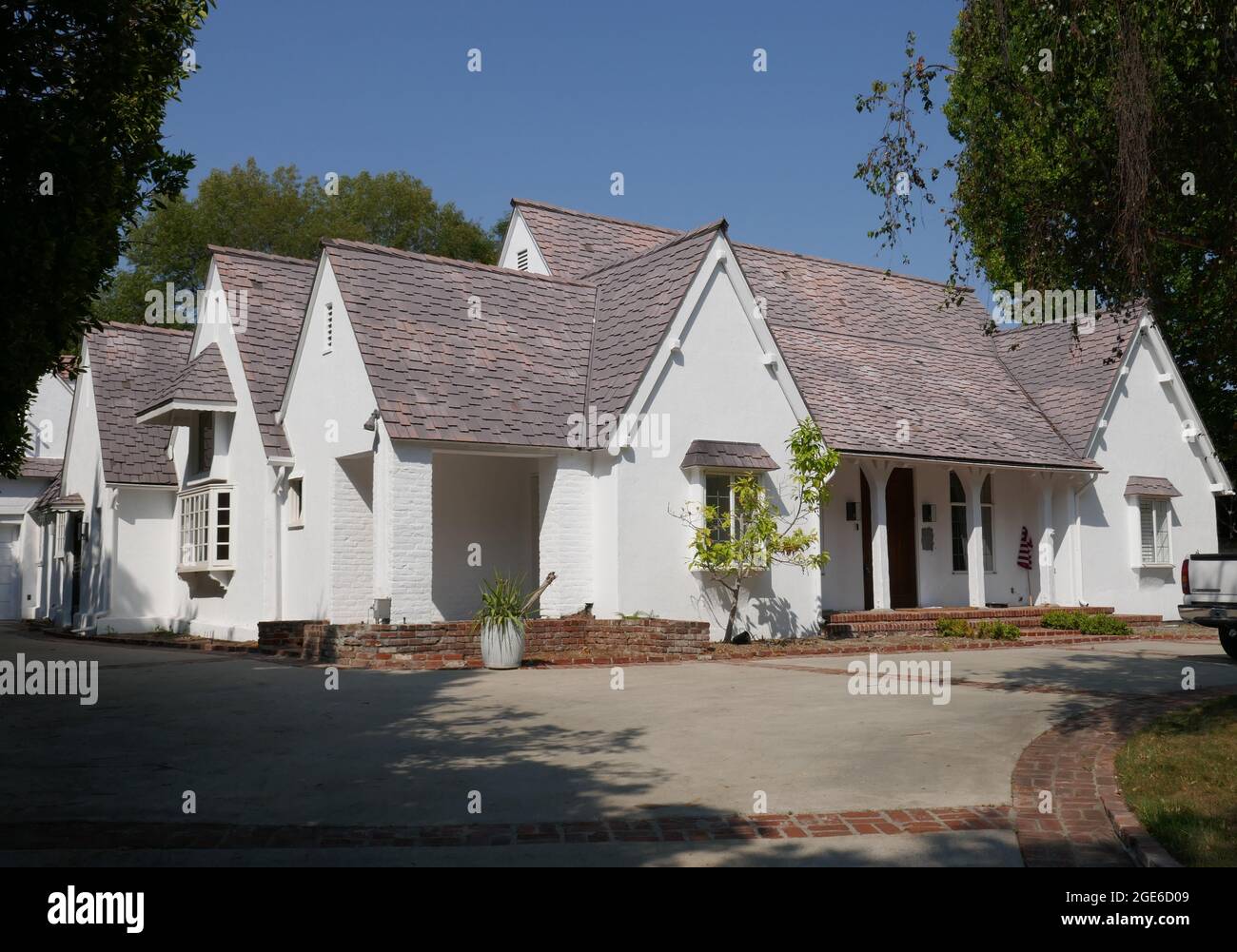 Beverly Hills, California, USA 13. August 2021 EINE allgemeine Sicht auf die Atmosphäre von Singer Anita Baker's früherem Haus am 804 N. Crescent Drive am 13. August 2021 in Beverly Hills, Kalifornien, USA. Foto von Barry King/Alamy Stockfoto Stockfoto