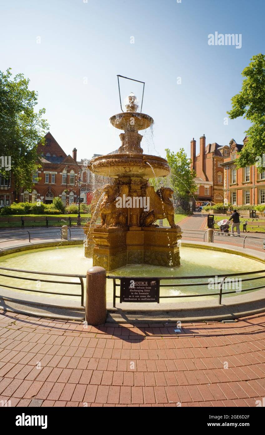 Kunstvoller Brunnen vor dem Rathaus von Leicester aus dem Jahr 1878 war es ein Geschenk des ehemaligen Bürgermeisters Sir Israel Hart Stockfoto