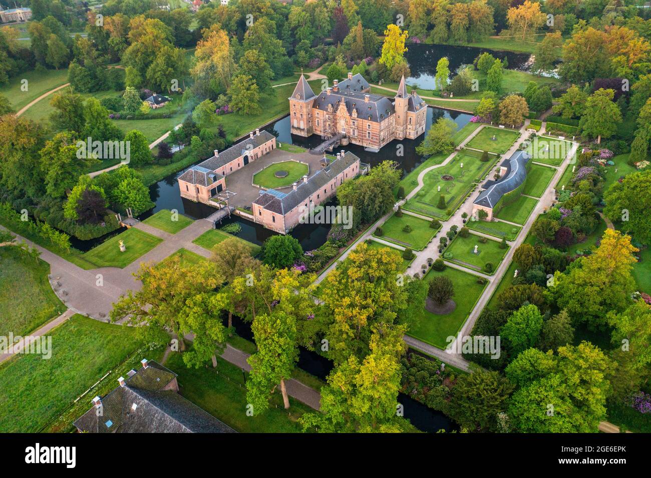 Niederlande, Delden. Twickel Anwesen und Schloss. Antenne. Stockfoto