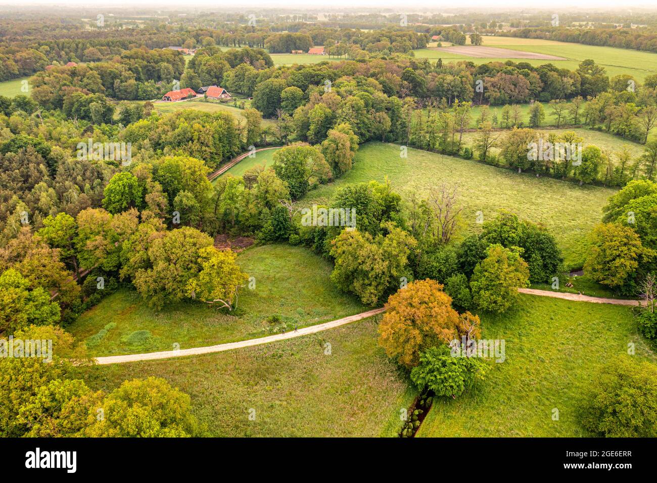 Die Niederlande, Notter, Höfe in Backstage-Landschaft. Antenne. Stockfoto