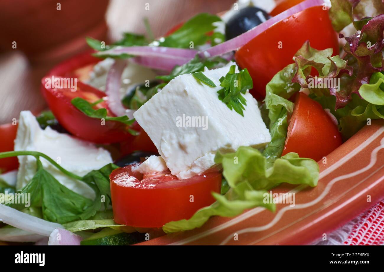 Italienische Salade Pour-Feta, Tomatensalat mit Mozzarella oder Feta ... Italienische Salade Pour-Feta, Tomatensalat mit Mozzarella oder Feta ...