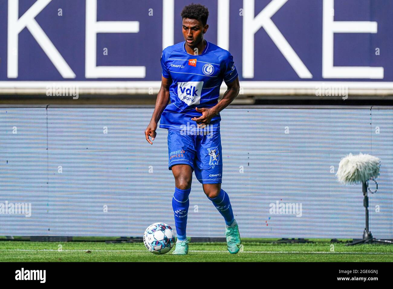 Gent Belgien 15 August Yonas Malede Von Kaa Gent Kontrolliert Den Ball Wahrend Des Jupiler Pro League Spiels Zwischen Kaa Gent Und Kv Mechelen In Der Ghelamco Arena Am 15 August 21