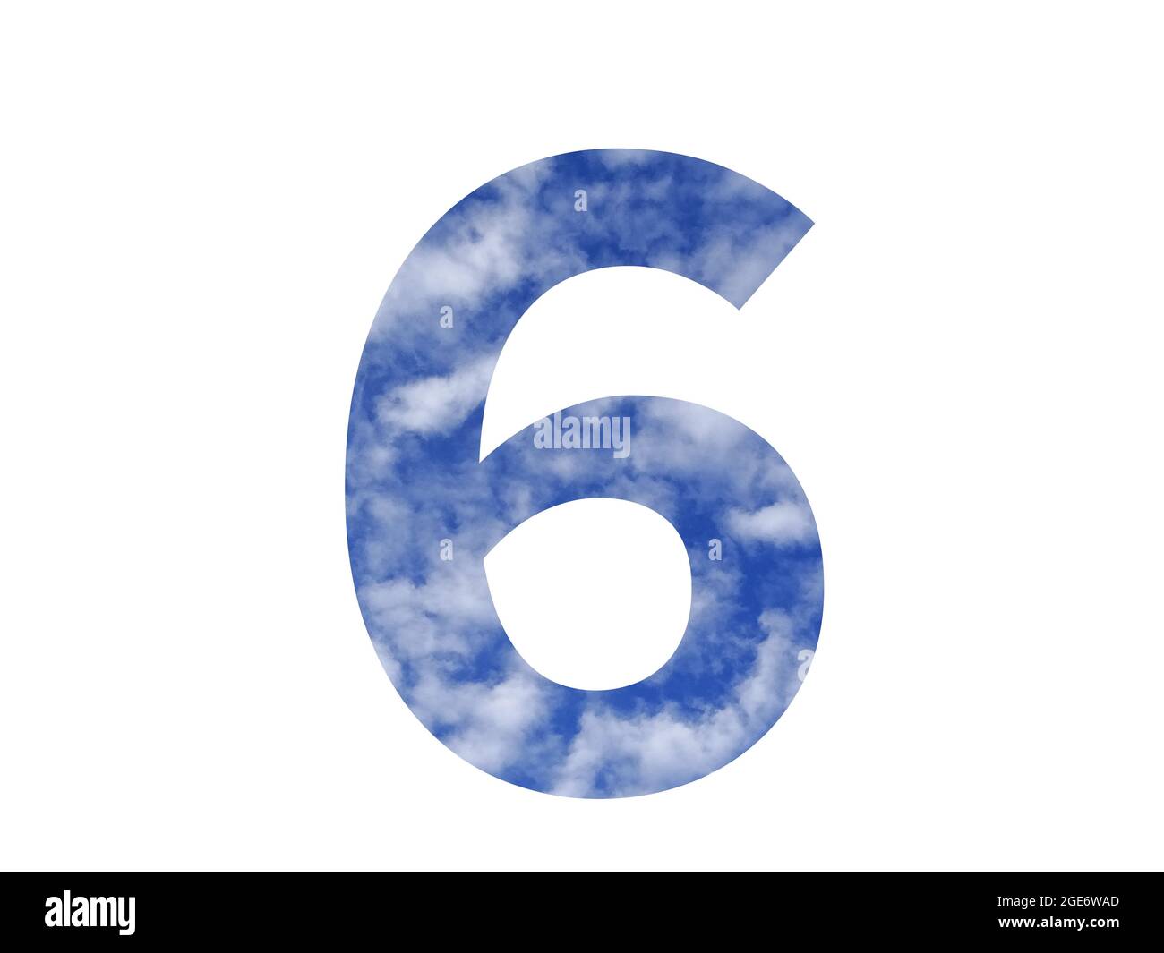 Nummer 6 des Alphabets mit blauem Himmel und weißen Wolken, isoliert auf weißem Hintergrund Stockfoto