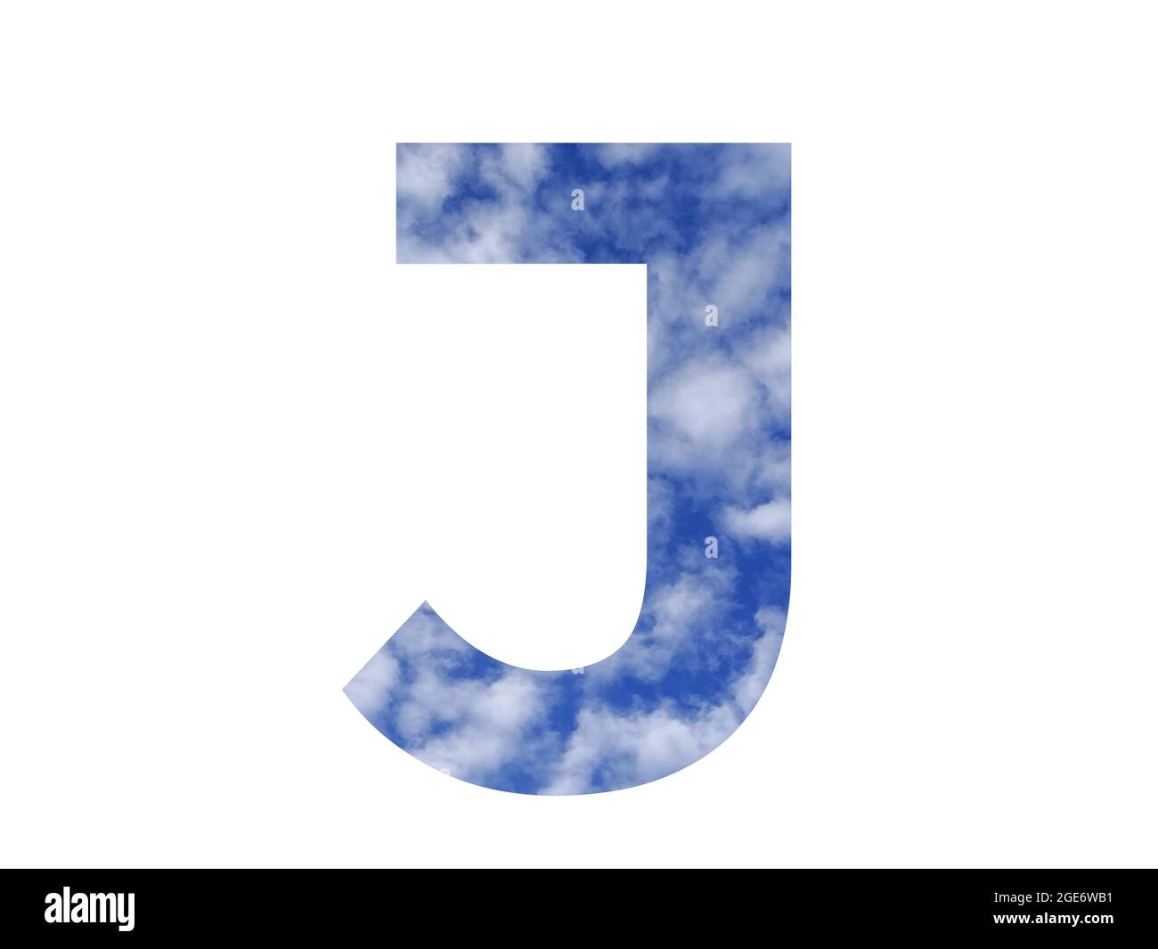 Buchstabe J des Alphabets mit blauem Himmel und weißen Wolken, isoliert auf weißem Hintergrund Stockfoto