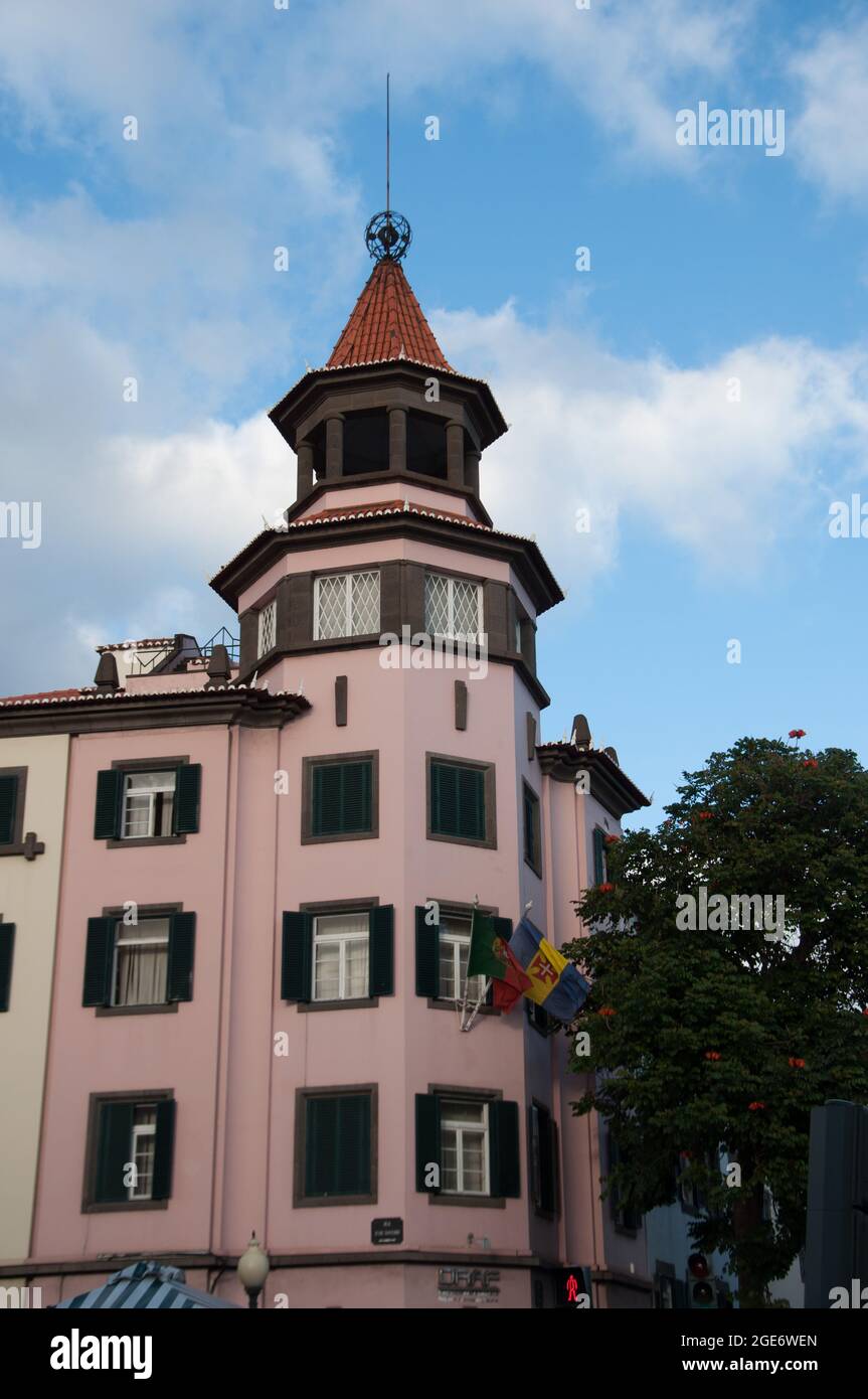 Gebäude mit Turm, Funchal, Madeira, Portugal, Europa Stockfoto