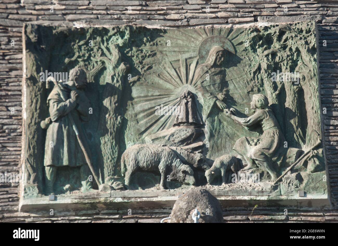 Bas Relief, Heiligtum unserer Lieben Frau des Friedens, Terreiro da Luta, Funchal, Madeira, Portugal, Europa Stockfoto