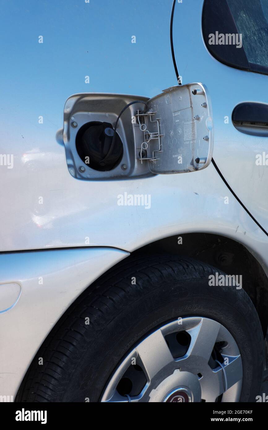 Geöffneter Tankdeckel Für Benzin Stockfoto