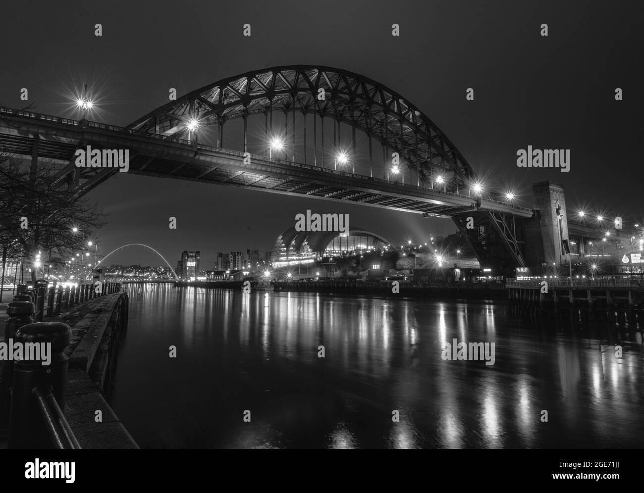 Black and White Tyne Bridge und Newcastle Quayside Stockfoto