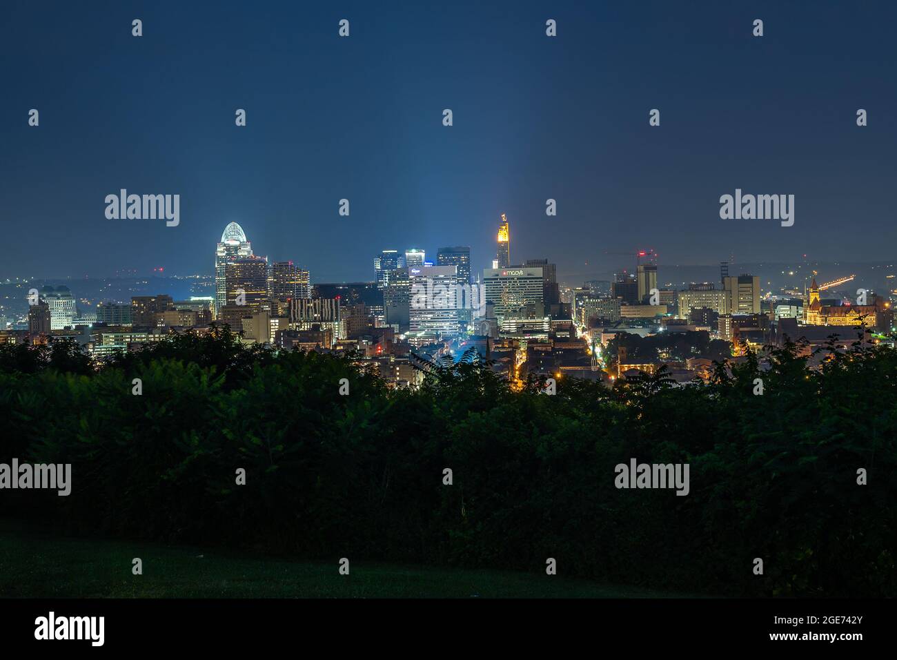 Cincinnati Skyline bei Sonnenaufgang vom Bellevue Hill Park Stockfoto