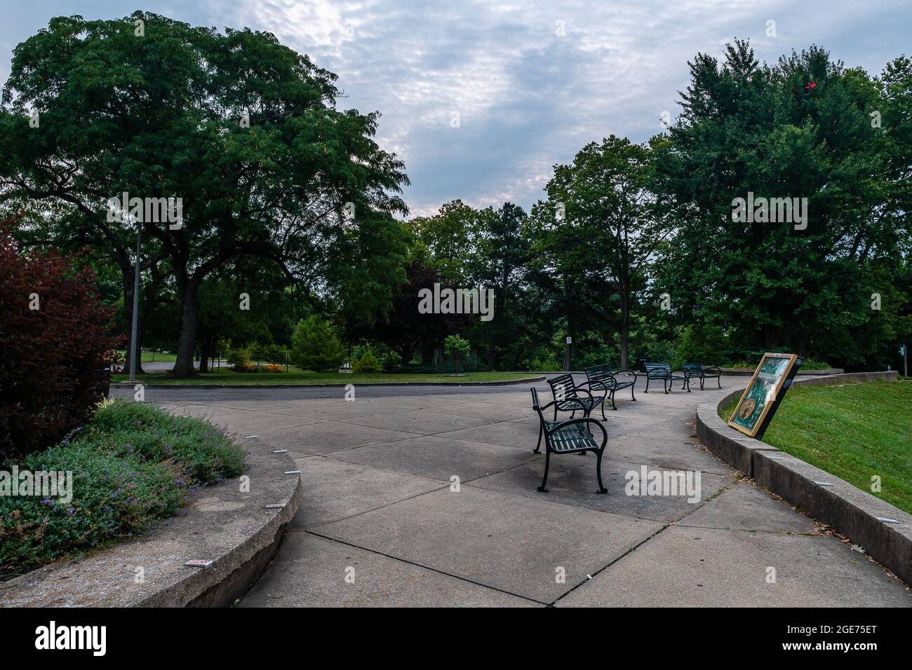 Cincinnati Skyline bei Sonnenaufgang vom Bellevue Hill Park Stockfoto