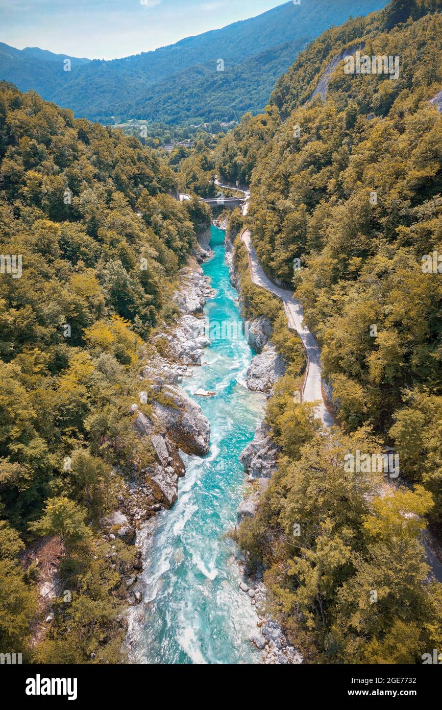 Soca-Fluss im Triglav-Nationalpark, Slowenien, nachbearbeitet mit Belichtungsreihenanlage Stockfoto
