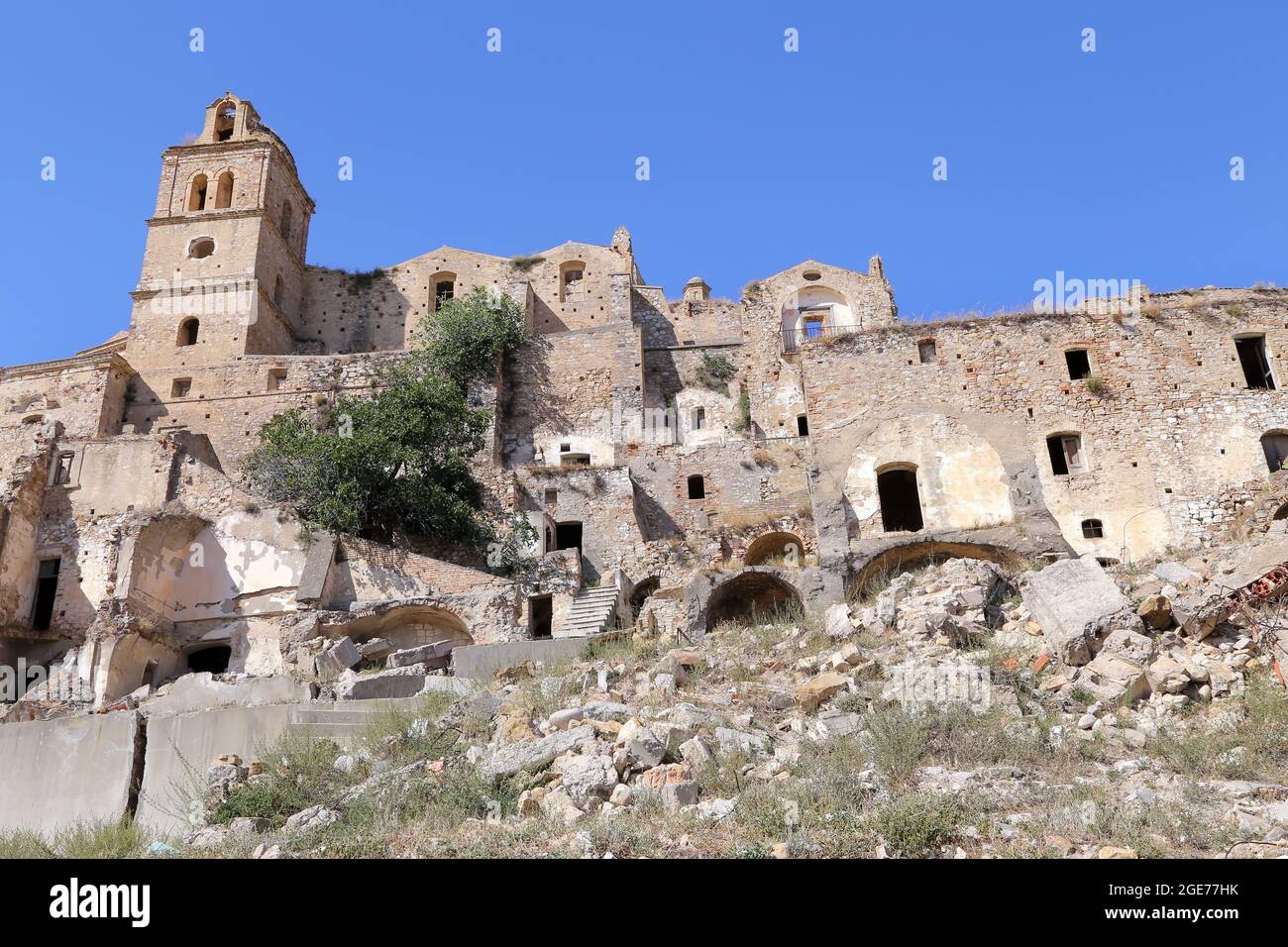 Malerische Aussicht auf Craco Ruinen, Geisterstadt verlassen nach einem Erdrutsch, Basilicata Region, Süditalien Stockfoto