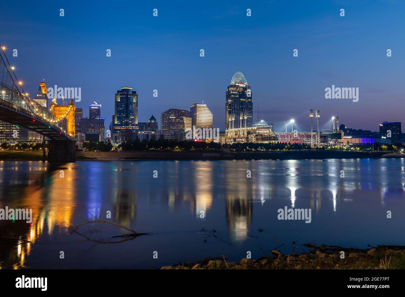 Cincinnati Skyline in der Dämmerung Stockfoto
