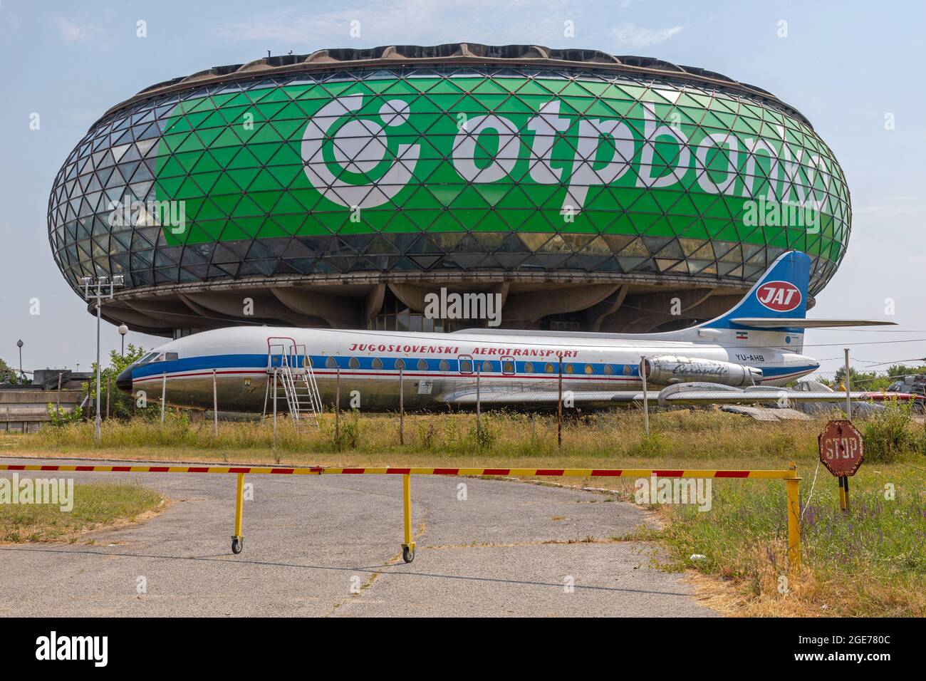 Belgrad, Serbien - 05. Juli 2021: Gebäude des Luftfahrtmuseums am Nikola Tesla Flughafen in Belgrad, Serbien. Stockfoto