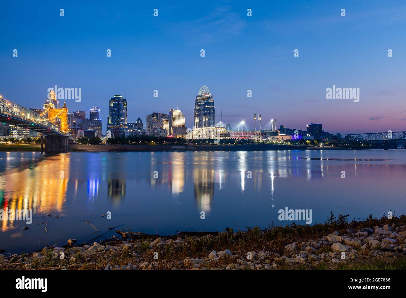 Cincinnati Skyline in der Dämmerung Stockfoto