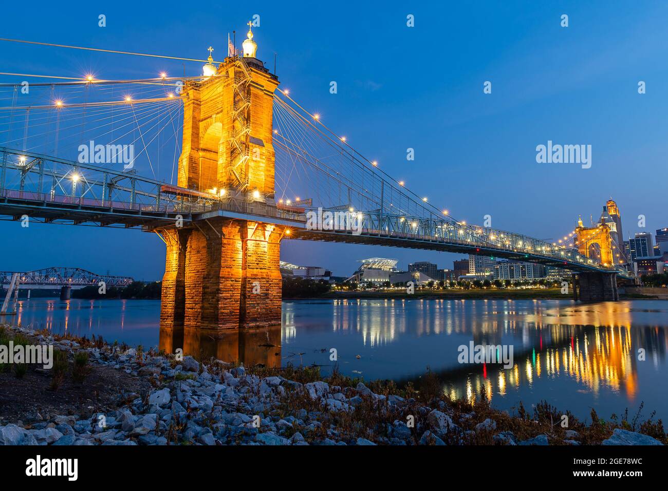 Cincinnati Skyline in der Dämmerung Stockfoto