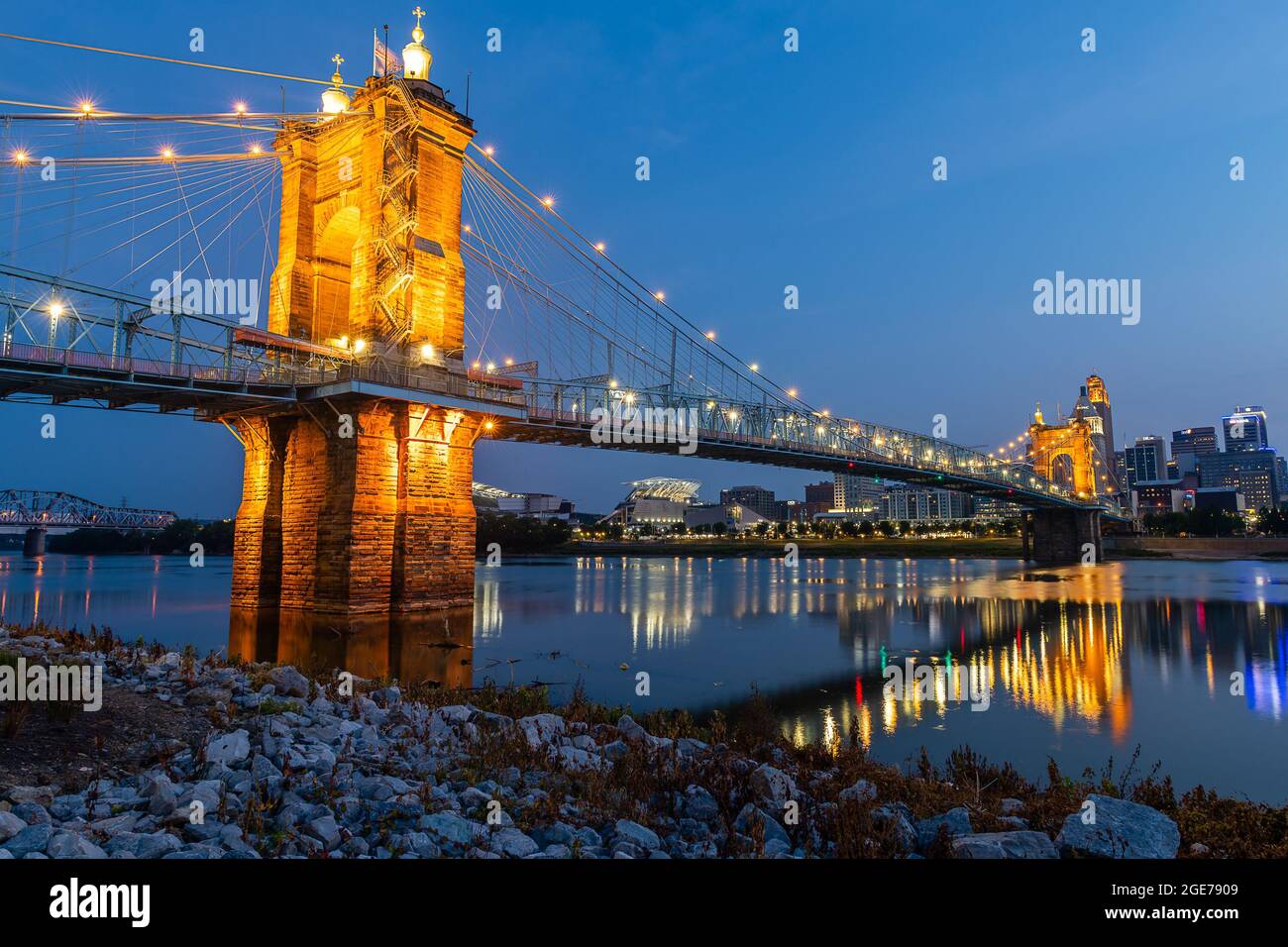 Cincinnati Skyline in der Dämmerung Stockfoto