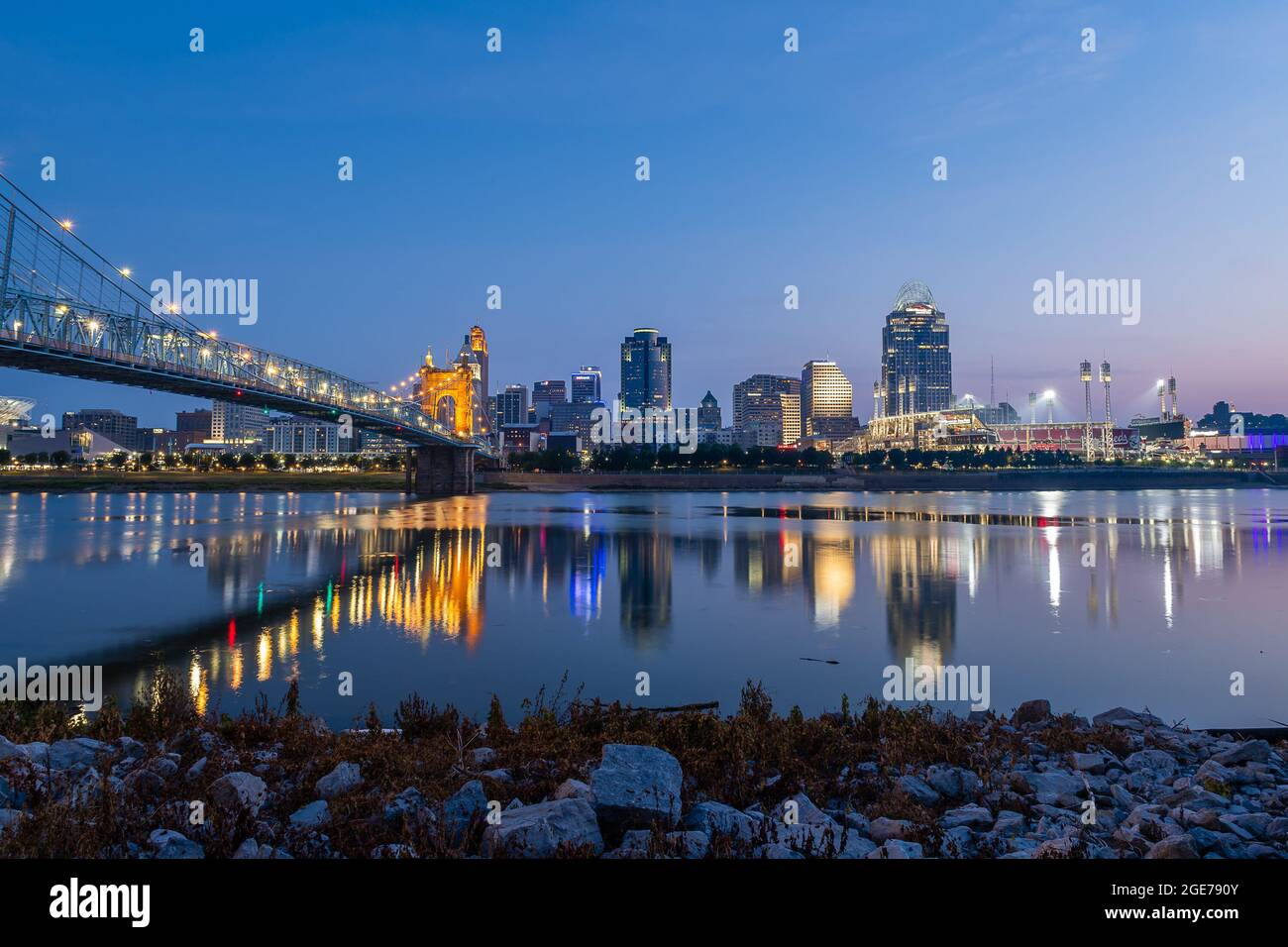 Cincinnati Skyline in der Dämmerung Stockfoto