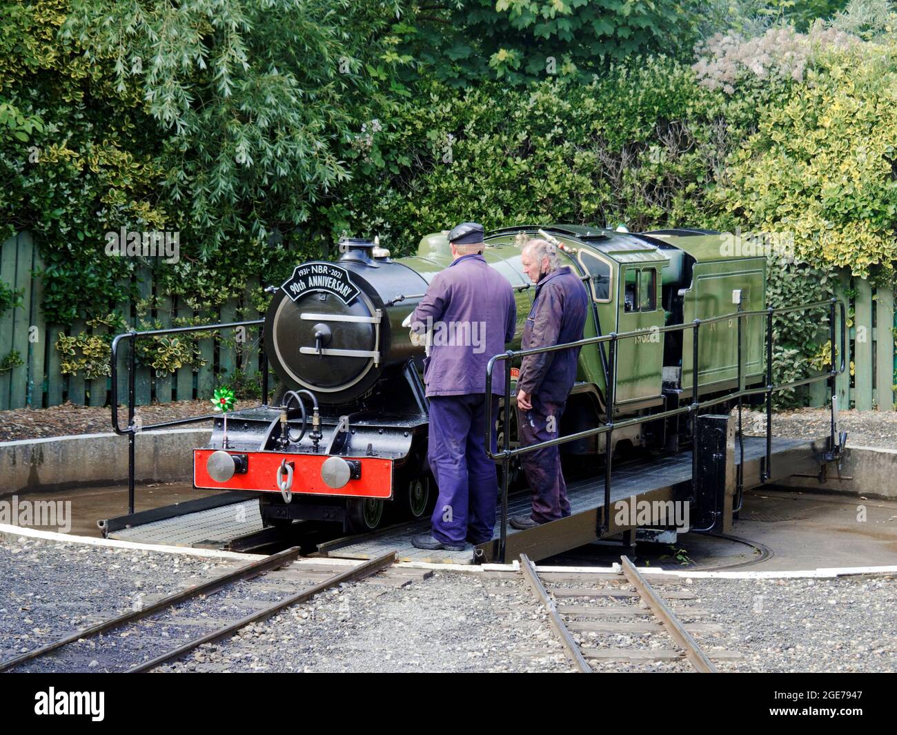 Die North Bay Railway ist eine in Northstead Manor Gardens, Scarborough. Sie ist eine 20-Zoll-Eisenbahnstrecke und eine der ältesten Küstenbahnen der Welt. Stockfoto