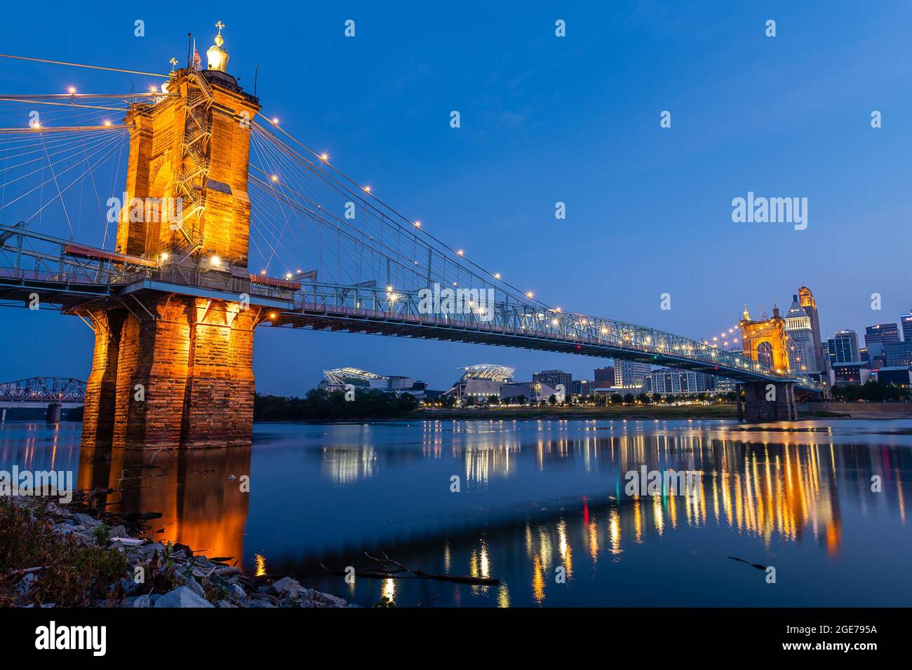 Cincinnati Skyline in der Dämmerung Stockfoto