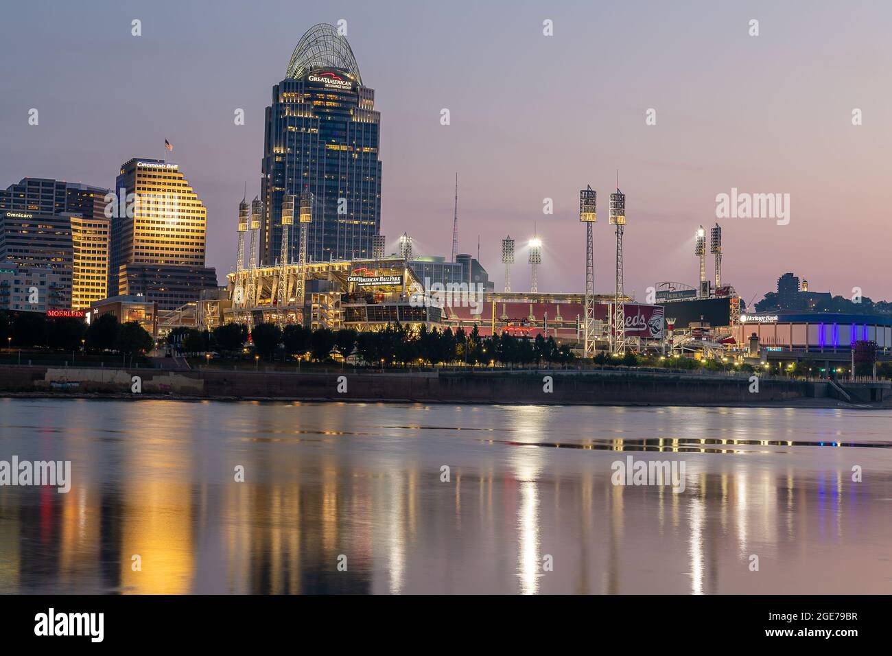 Cincinnati Skyline in der Dämmerung Stockfoto
