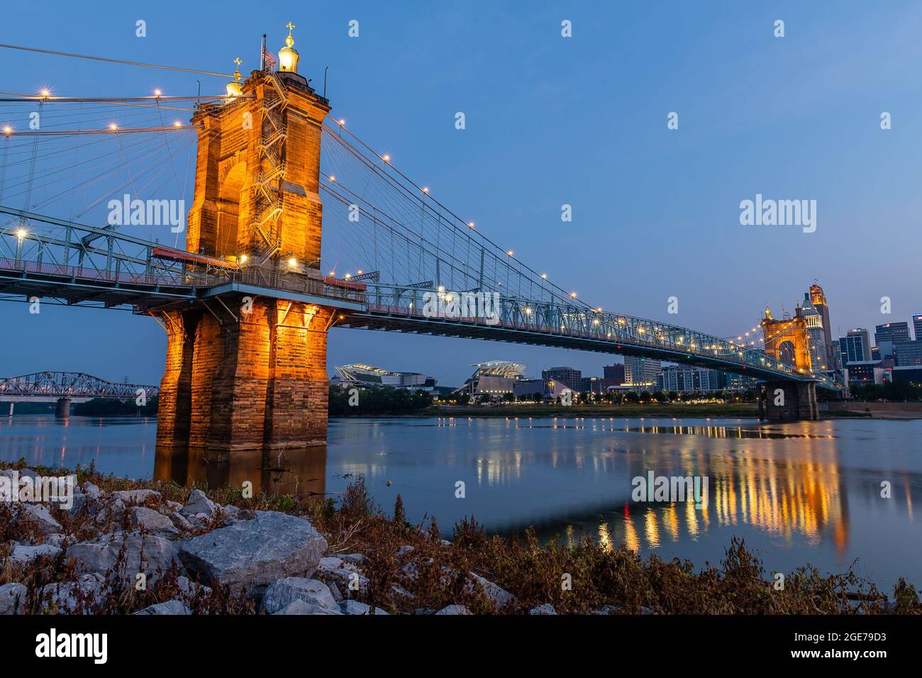 Cincinnati Skyline in der Dämmerung Stockfoto
