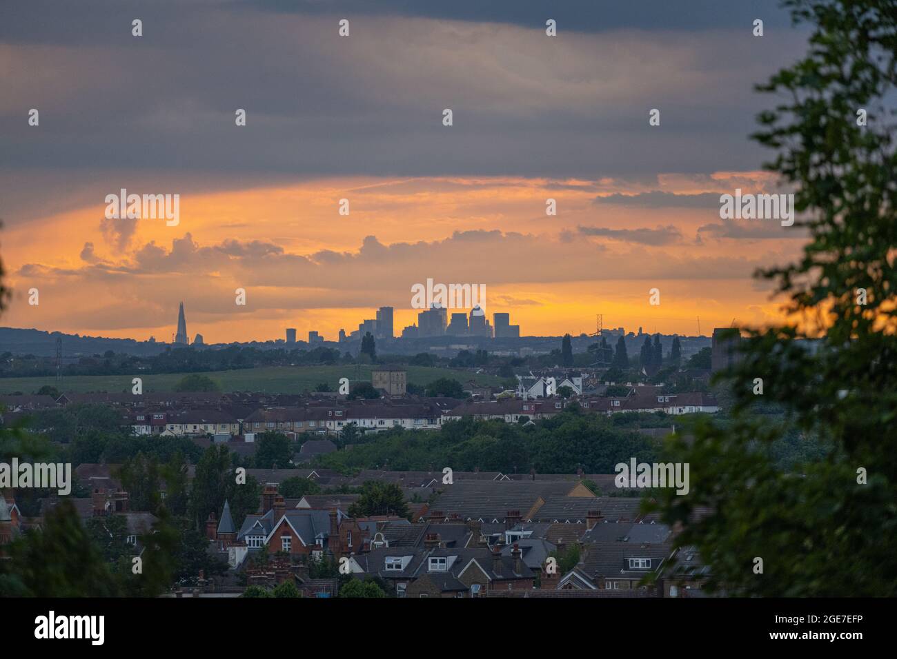 Die Skyline von London bei Sonnenuntergang von Windmill Hill Gravesend Kent Stockfoto