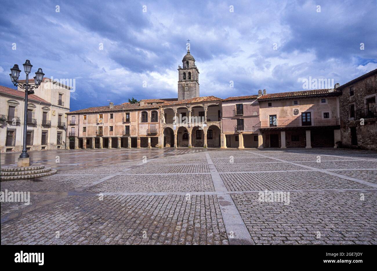 Altes Rathaus (heute Tourismusbüro). Plaza Mayor, Medinaceli, Provinz Soria, in Kastilien und León, Spanien. Stockfoto