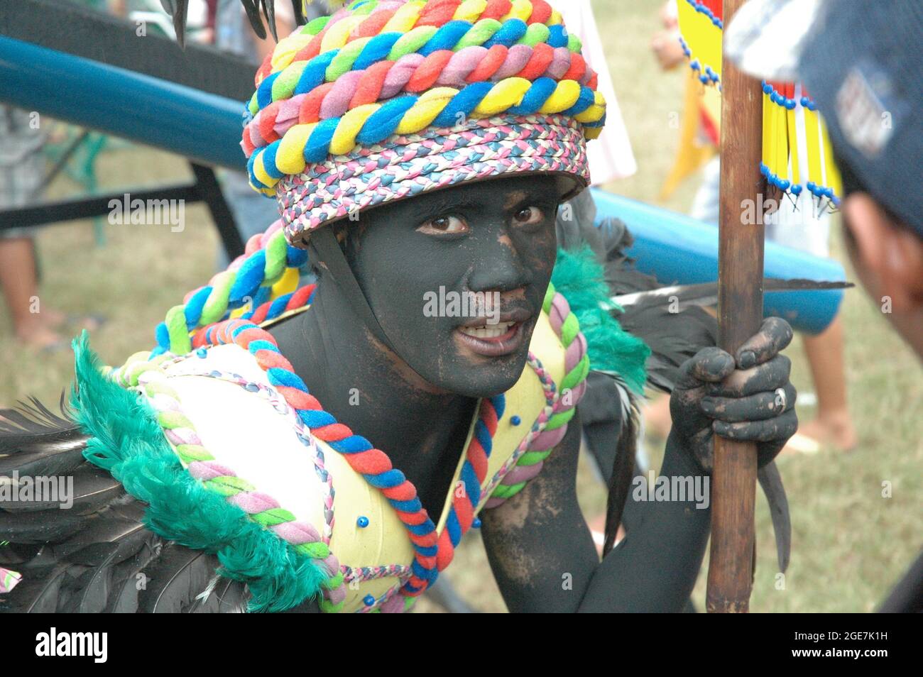 BACOLOD, PHILIPPINEN - 17. Dez 2009: Eine traditionelle Tänzerin beim farbenfrohen Festival in Bacolod, Philippinen Stockfoto