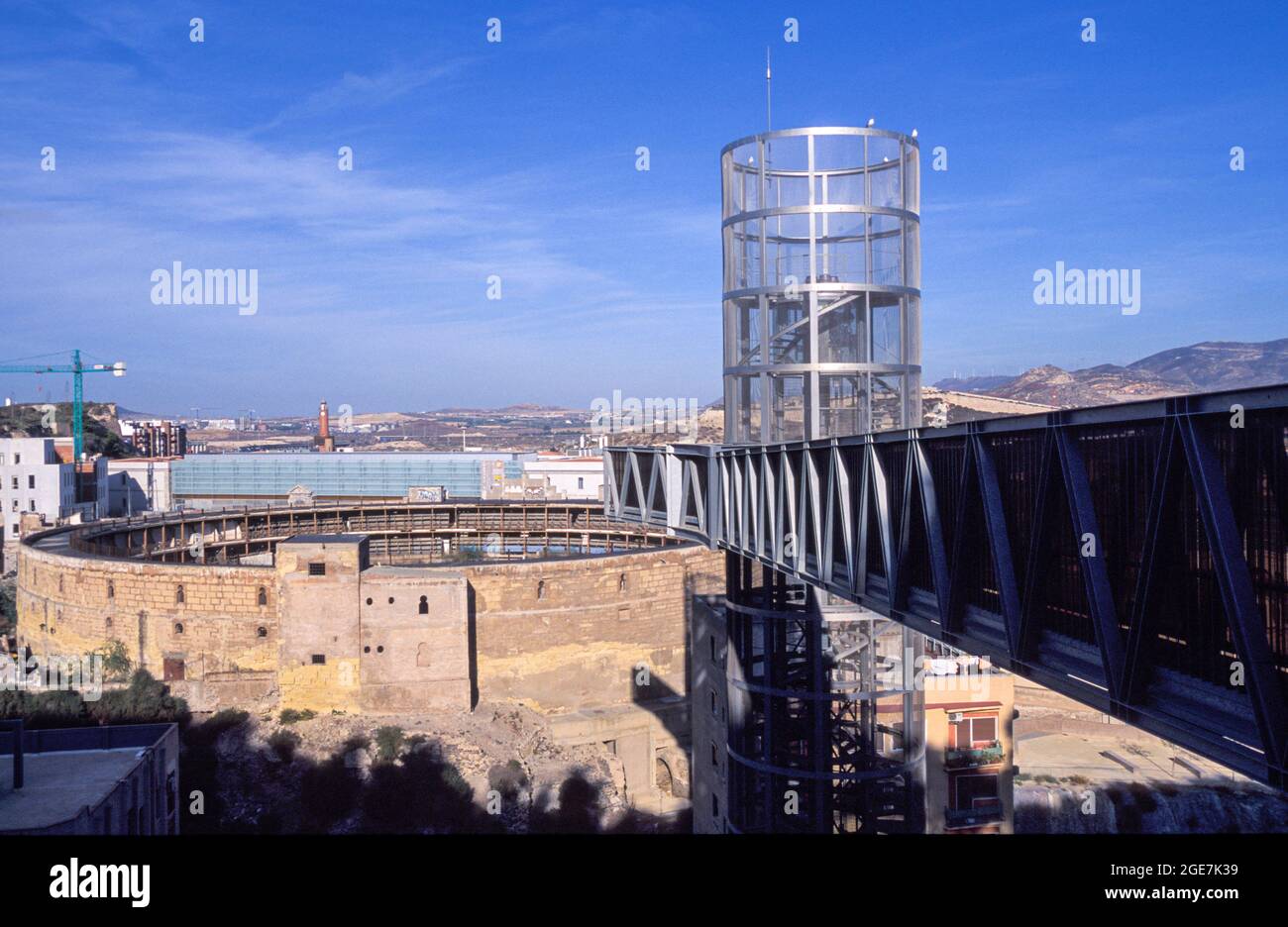 Anfiteatro Romano Y Plaza De Toros De Cartagena Anfiteatro romano y plaza de toros -Fotos und -Bildmaterial in hoher