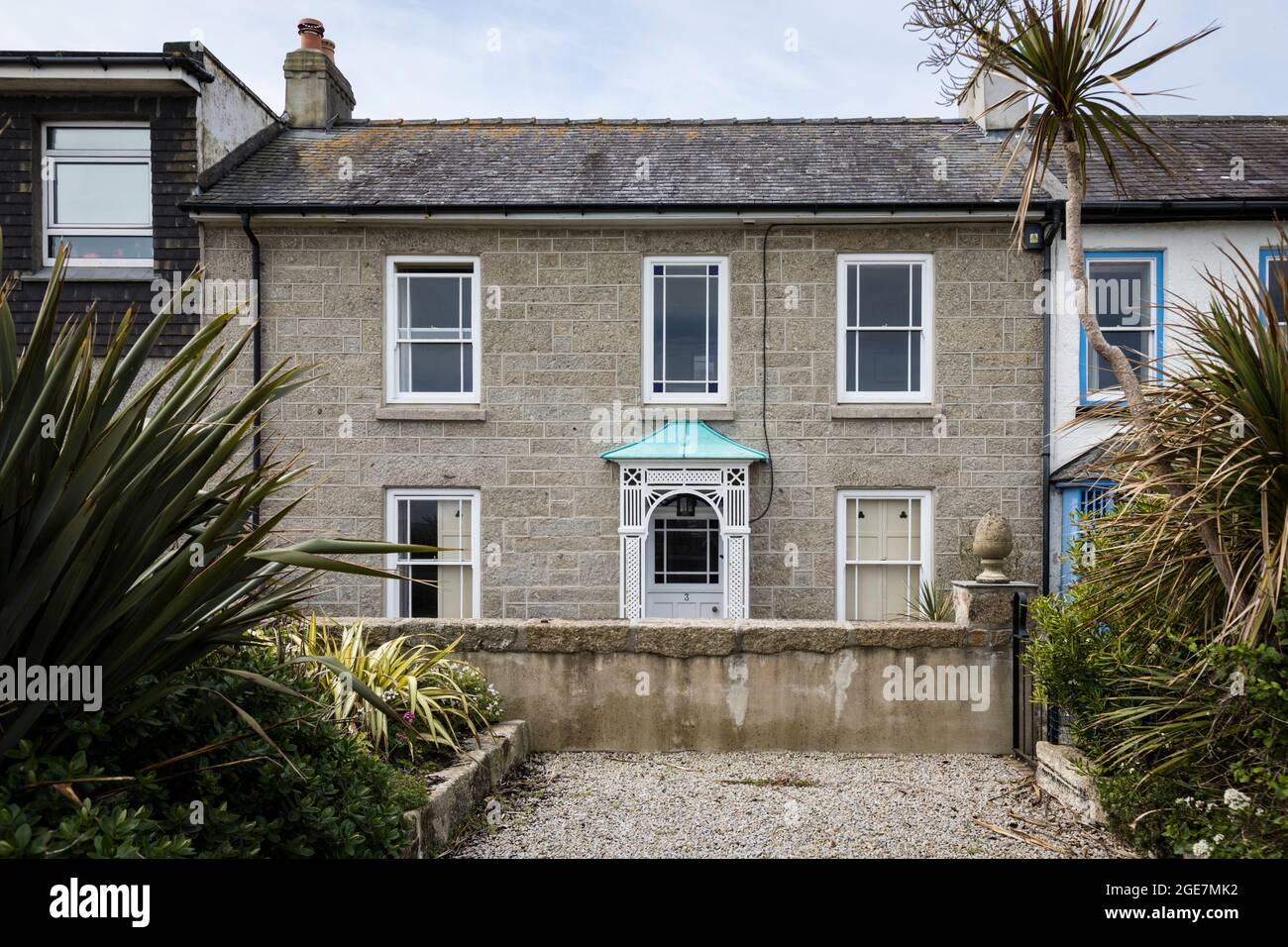 Hübsches Steinhaus mit feiner Veranda, Newlyn, Cornwall, England. Stockfoto
