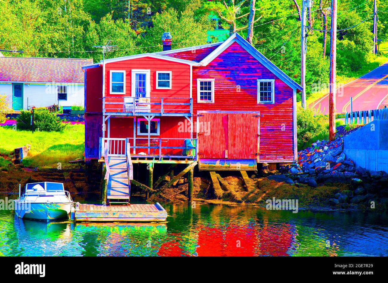 Haus und Geschäft eines Fischers am Ufer von Southport, Maine, USA (Spezialeffekt - Sättigung) Stockfoto