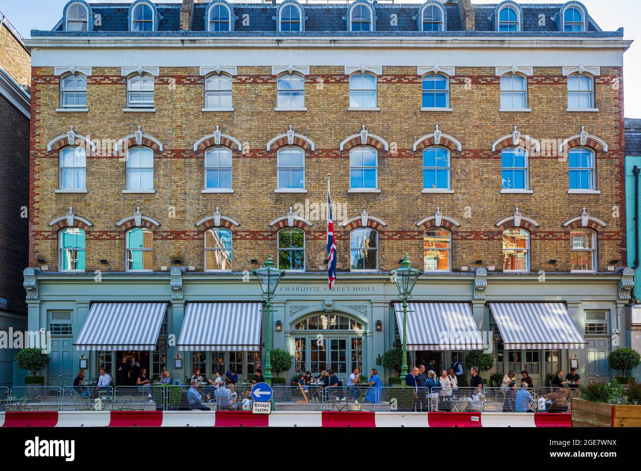 Das Charlotte Street Hotel Fitzrovia London - Fitzrovia ist eine lebhafte Gegend, die nur einen kurzen Spaziergang vom Londoner Unterhaltungsviertel Soho entfernt ist. Charlotte Street Stockfoto