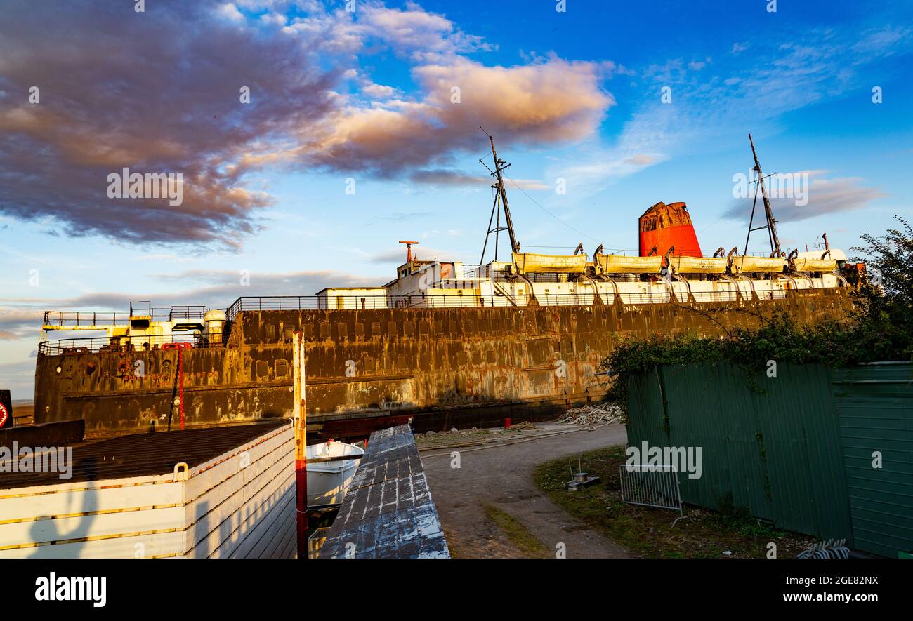 Herzog von Lancaster verlassene Schiff, Mostyn, River Dee, Nordwales. Bild aufgenommen im August 2021. Stockfoto