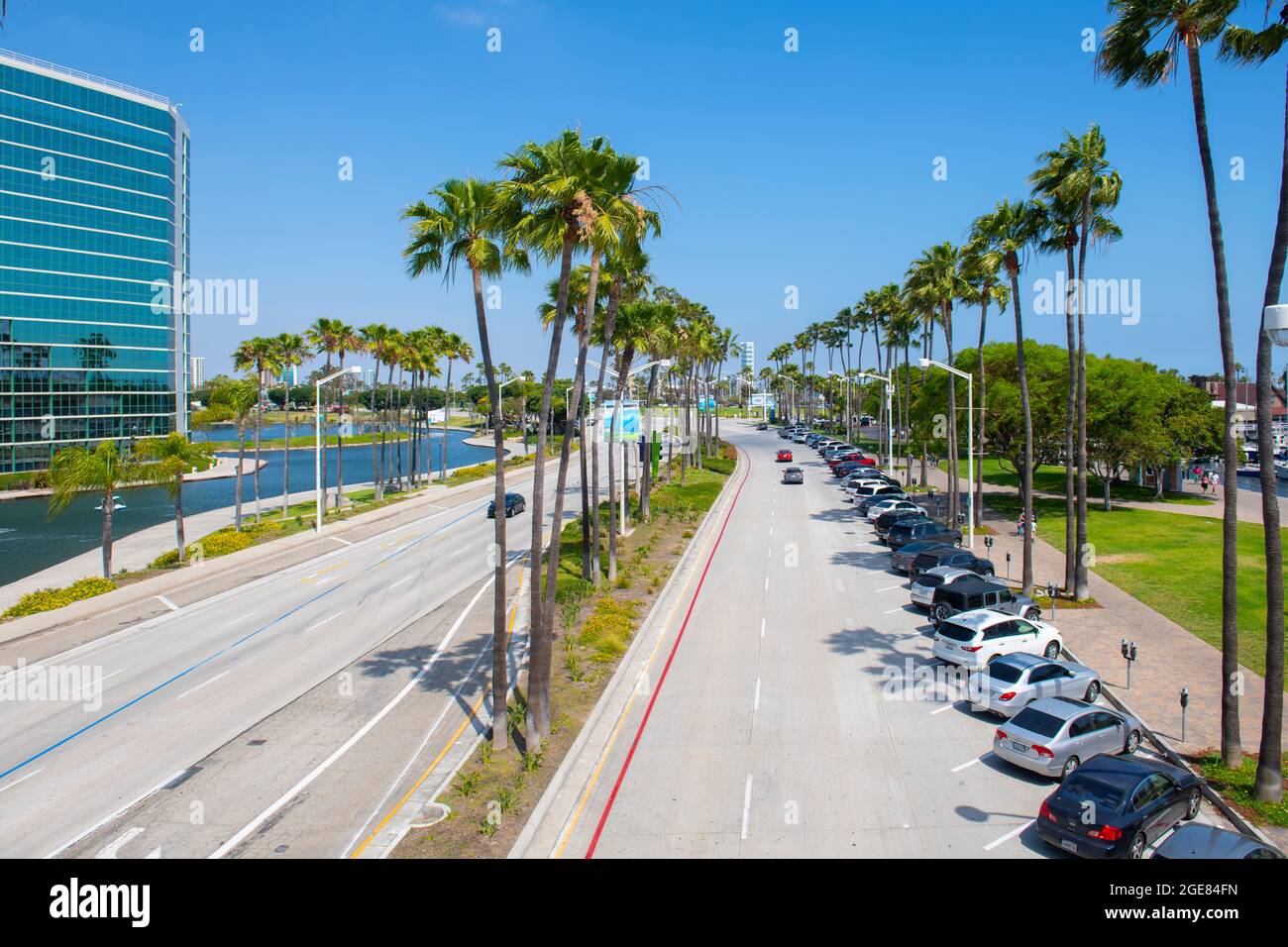 Long Beach Shoreline Drive in der Innenstadt von Long Beach, Los Angeles County, California CA, USA. Die Ziellinie des Grand Prix von Long Beach liegt am Shoreline Dr Stockfoto
