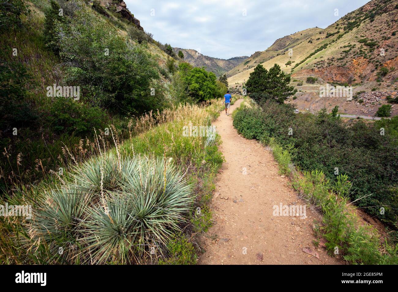 Wanderer auf Wanderwegen im Clear Creek Canyon - Golden, Colorado, USA Stockfoto