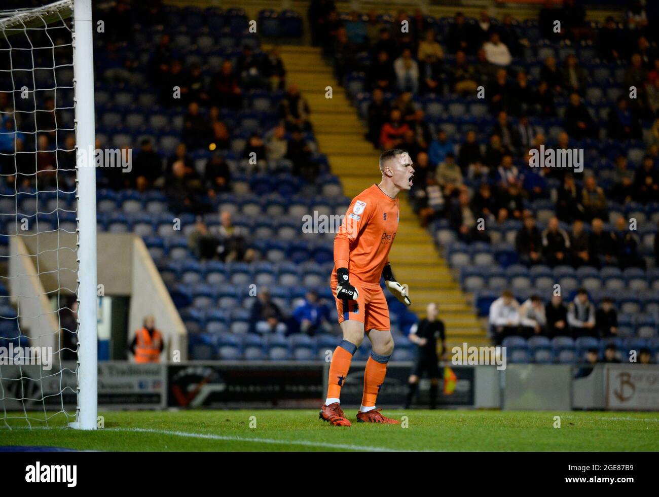 Mansfields Nathan Bishop während des Sky Bet League 2-Spiels zwischen Colchester United und Mansfield Town im Weston Homes Community Stadium, Colchester am Dienstag, den 17. August 2021. (Kredit: Ben Pooley | MI News) Kredit: MI Nachrichten & Sport /Alamy Live News Stockfoto