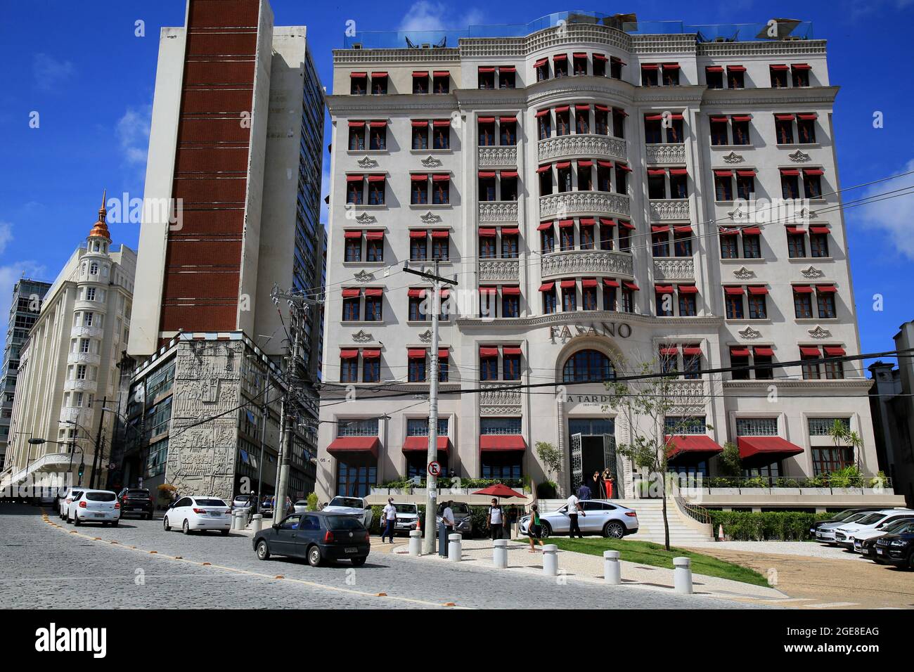 salvador, bahia, brasilien - 17. august 2021: Blick auf das Hotel Fasano auf dem Castro Alves Platz, dem historischen Zentrum der Stadt Salvador. Stockfoto