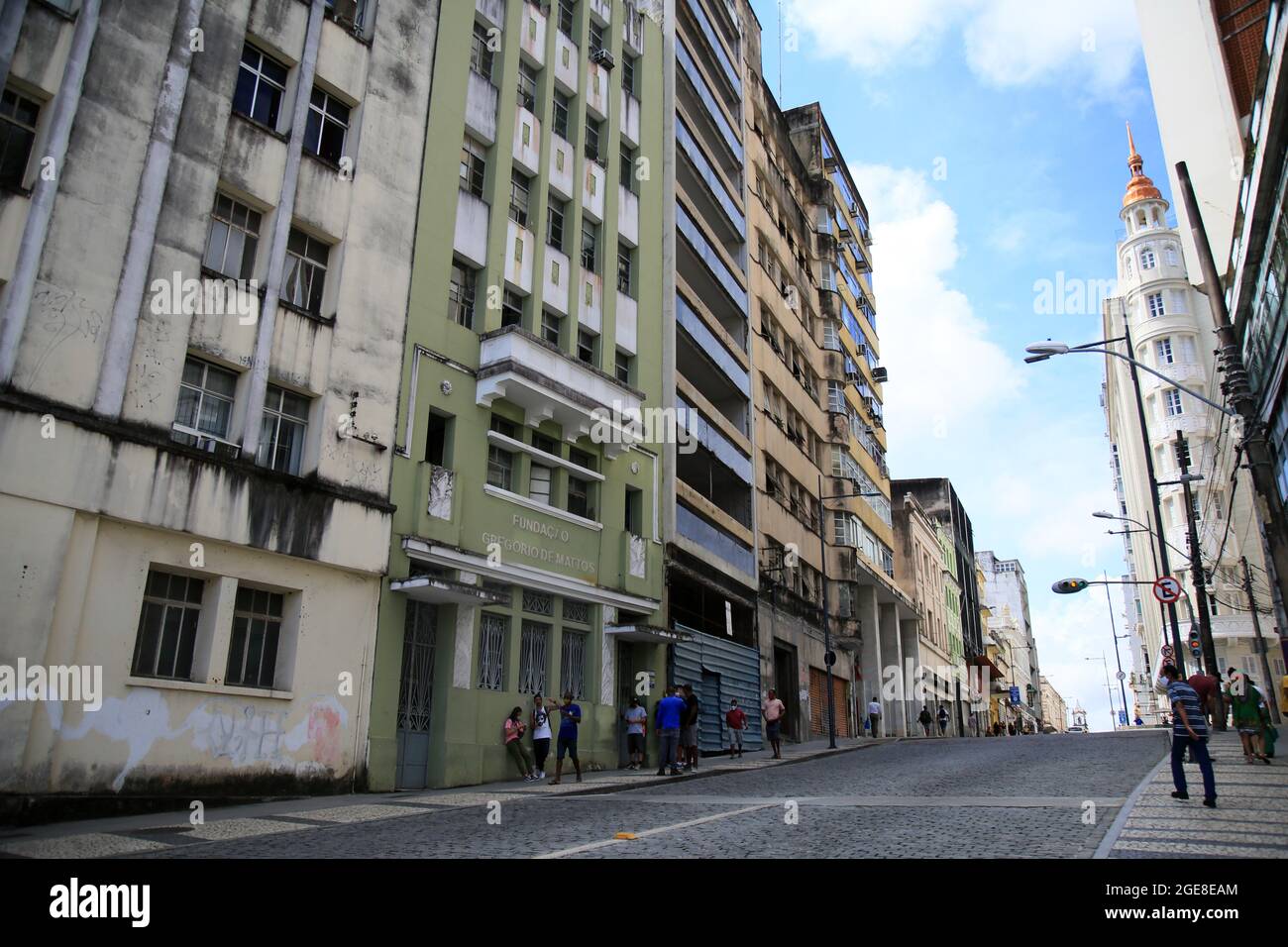salvador, bahia, brasilien - 17. august 2021: Blick auf alte Gebäude auf der Rua Chile, dem historischen Zentrum der Stadt Salvador. Stockfoto