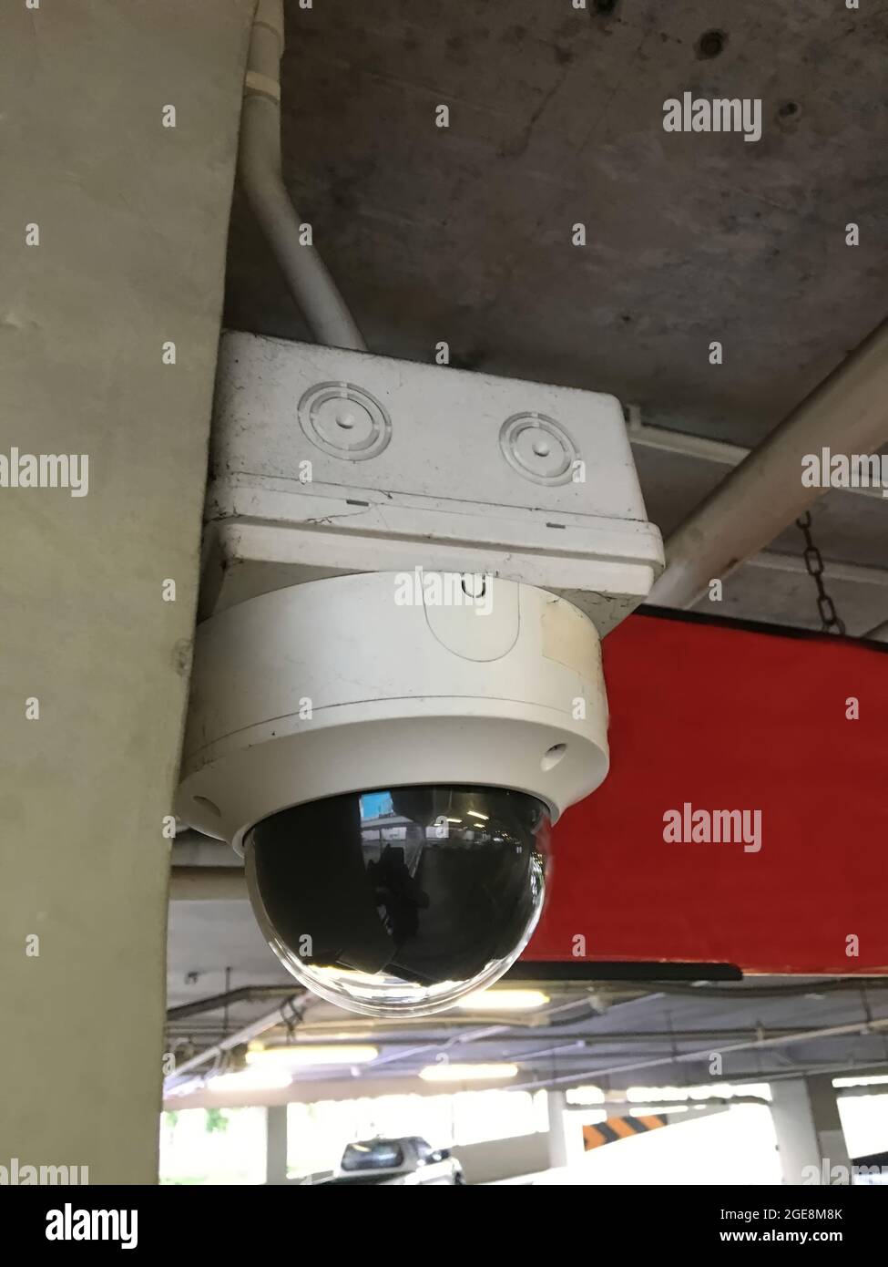 CCTV im Parkgebäude.Type Speed ​​Dome PTZ,Pan,Tilt,Zoom wird verwendet, um an wichtigen Stellen zu installieren Stockfoto