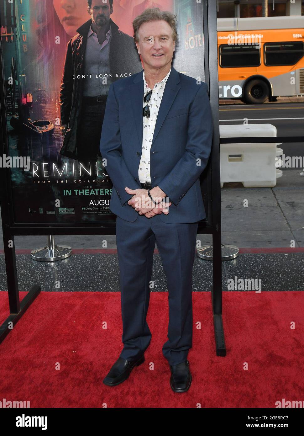 Los Angeles, USA. August 2021. Bruce Jones kommt zur REMINISZENZ-Premiere von Warner Bros. Picturs, die am Dienstag, dem 17. August 2021, im TCL CHINESE Theatre in Hollywood, CA, stattfand. (Foto: Sthanlee B. Mirador/Sipa USA) Quelle: SIPA USA/Alamy Live News Stockfoto