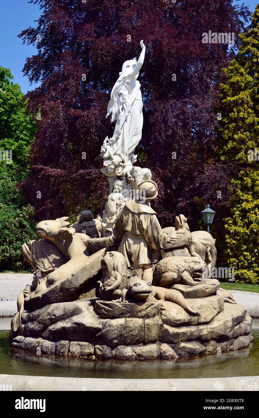 Österreich, Undine-Brunnen im Kurgarten des UNESCO-Weltkulturerbes in Baden bei Wien Stockfoto