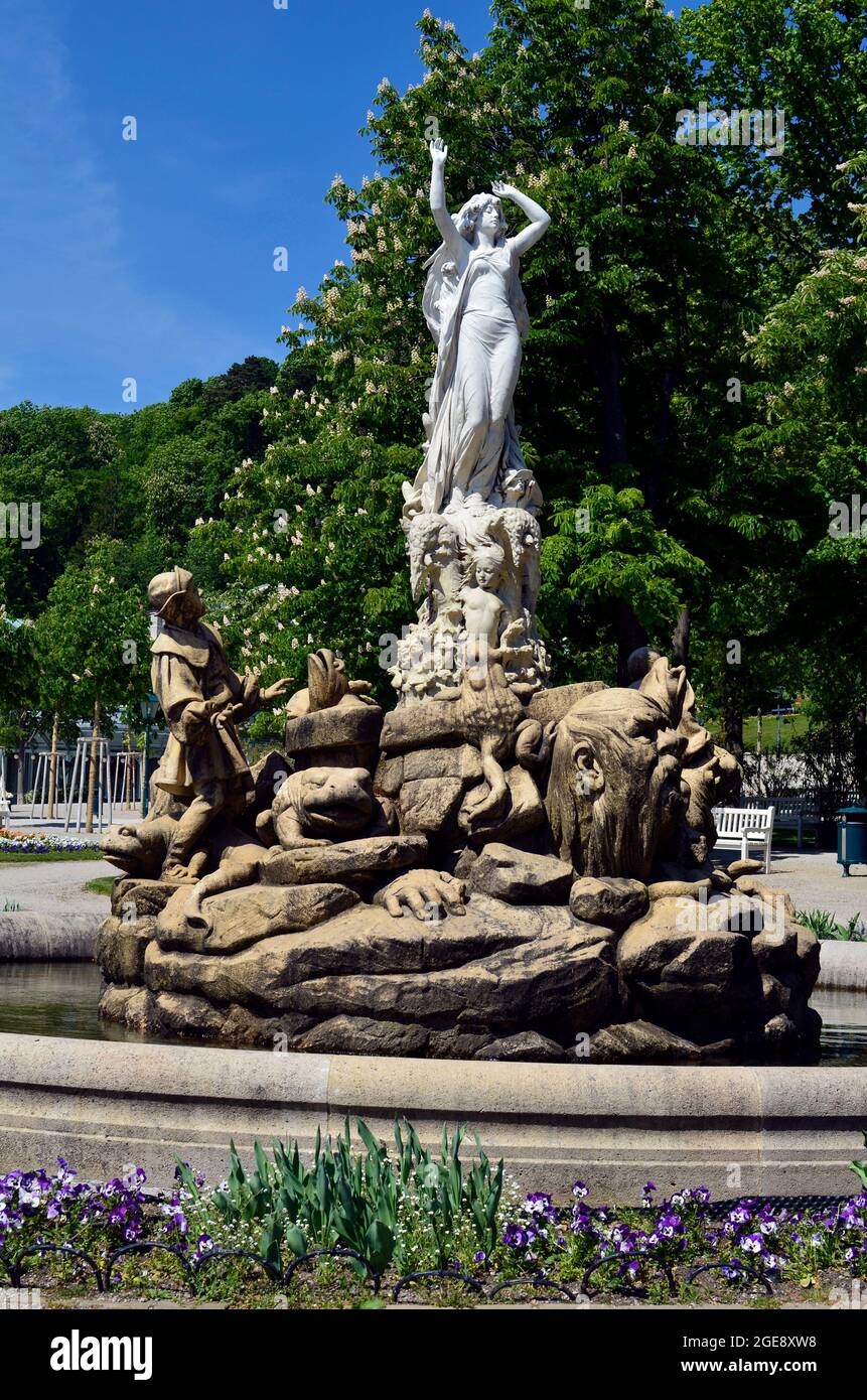 Österreich, Undine-Brunnen im Kurgarten des UNESCO-Weltkulturerbes in Baden bei Wien Stockfoto