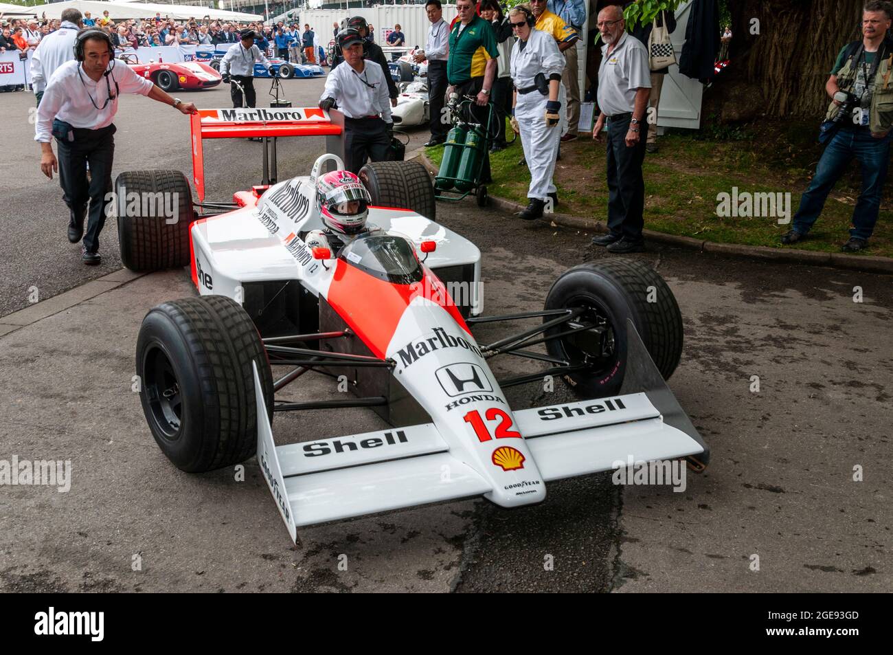 1984 McLaren MP4/4 beim Goodwood Festival of Speed Motorrennsport Event 2014. Formel 1 der 1980er Jahre, Grand-Prix-Wagen von Ayrton Senna, der die Fahrt ausging Stockfoto