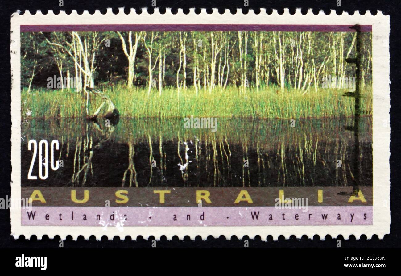 AUSTRALIEN - UM 1992: Eine in Australien gedruckte Marke zeigt Noosa River, Queensland, um 1992 Stockfoto